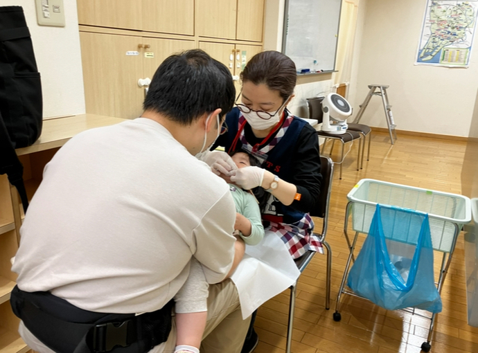 フッ素塗布のようす