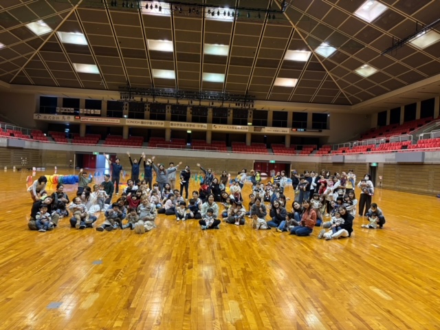 子育てサークル活動の様子（令和6年11月28日　ベイコム総合体育館（メインアリーナ））