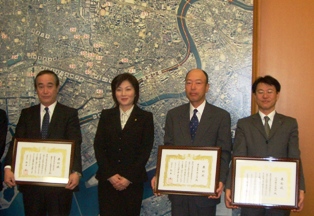 3事業者への表彰式の様子