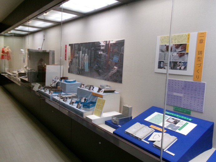 令和6年度前期企画展　「きみにとどける！弥生の腕輪－白銅製釧－」の展示風景の写真