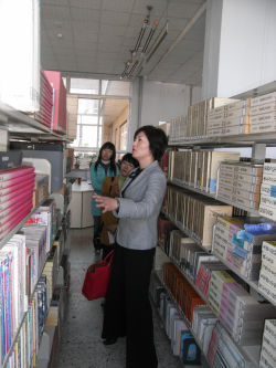 鞍山市図書館視察の様子