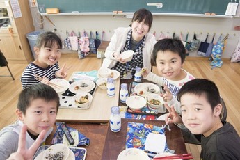 学校給食の様子