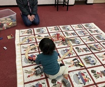 子どもが遊んでいる写真