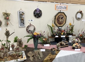 花の作品展示の写真