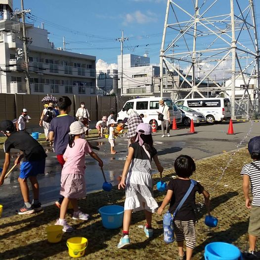 夏休み みんなで打ち水！2021の様子