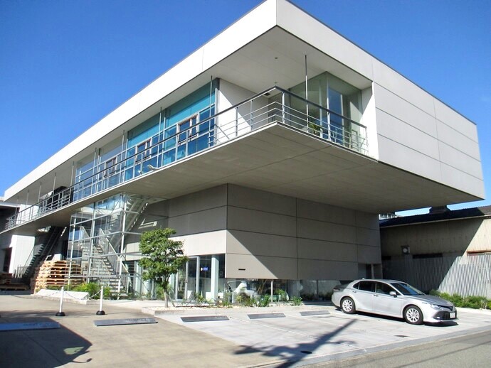株式会社サナ流通本社社屋