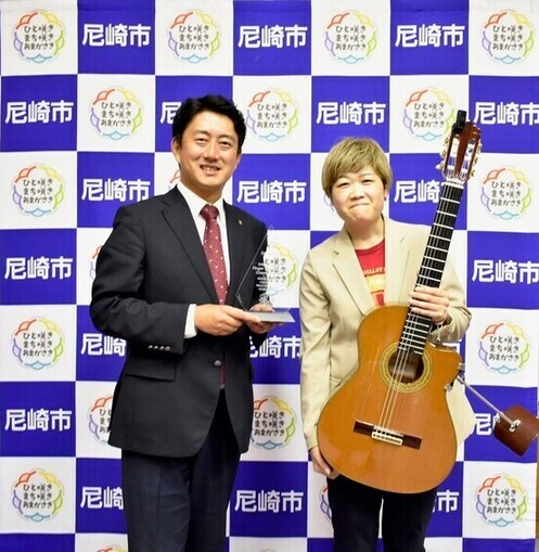 木村モモさんが尼崎市長を表敬訪問