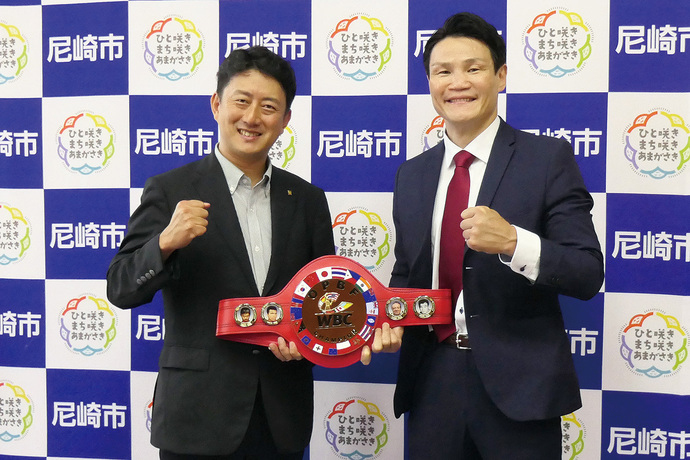松本市長と野中選手