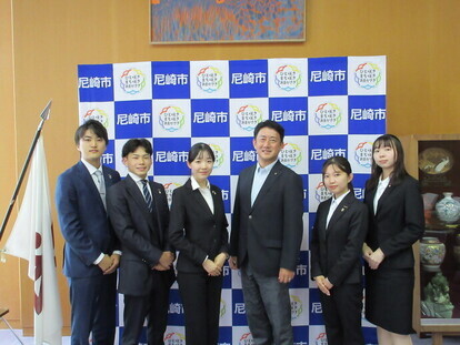 市長と団員