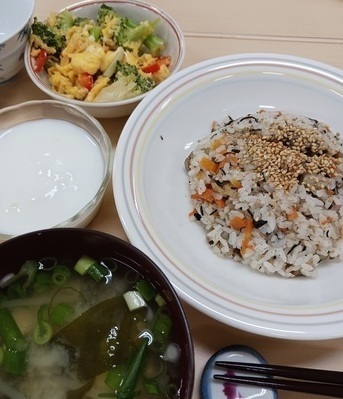 にこにこランチメニュー